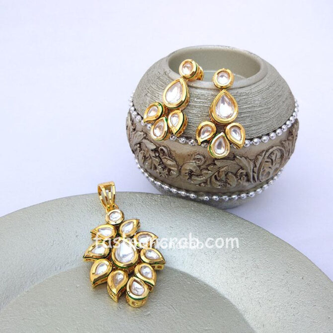 High Quality Partywear Kundan Pendant Set for Women-01 High Quality Partywear Kundan Pendant Set for Women