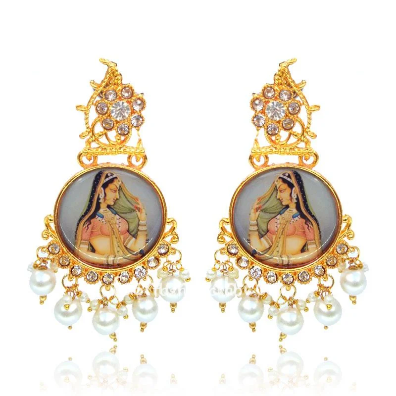 Maharani Golden Digital Earrings