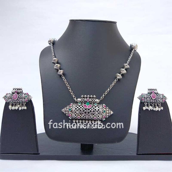Stone Embellished German Silver Necklace Set Stone Embellished German Silver Necklace Set