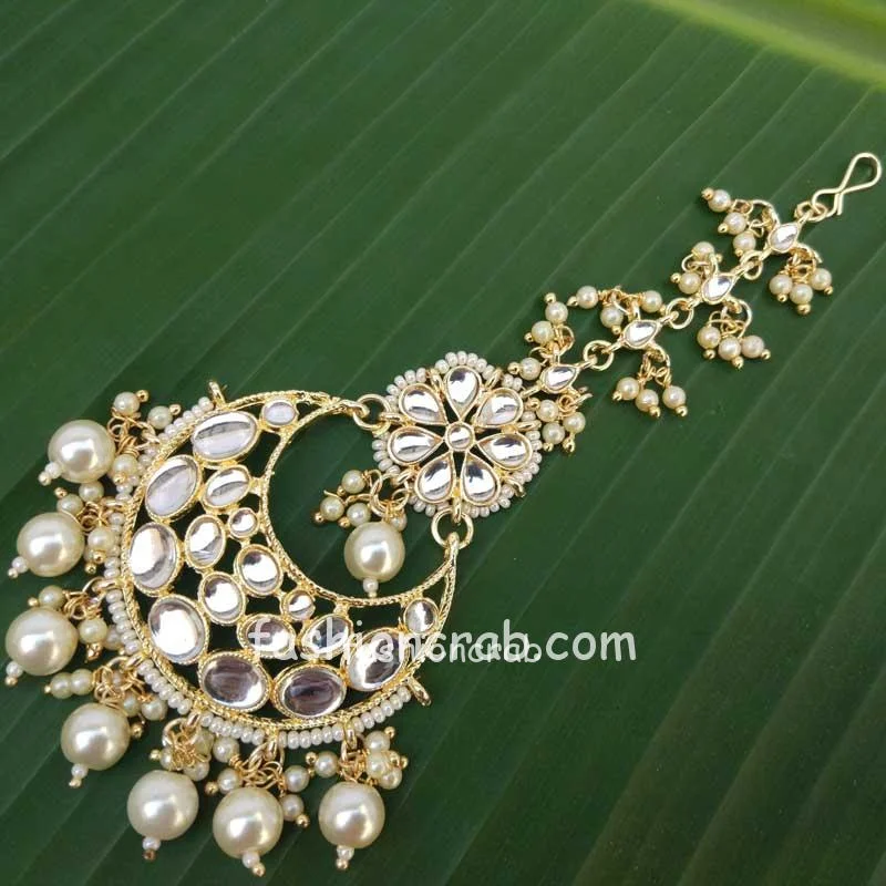 Kundan Studded MaangTikka Embellished With Pearl