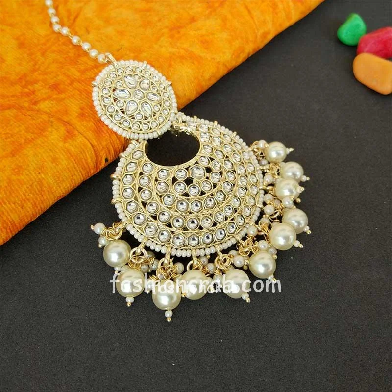 Dazzling Kundan Pearl Maangtikka for Bride