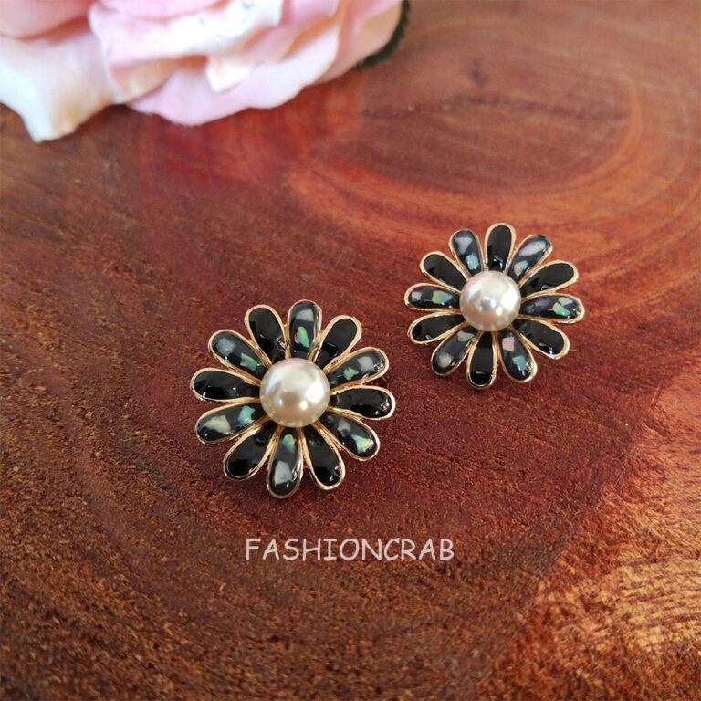 Black Flower Pearl Stud Earring