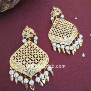 White Pearl Punjabi Maang Tikka Set