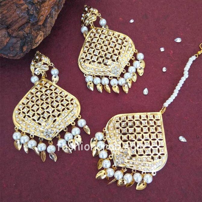 White Pearl Punjabi Maang Tikka Set White Pearl Punjabi Maang Tikka Set
