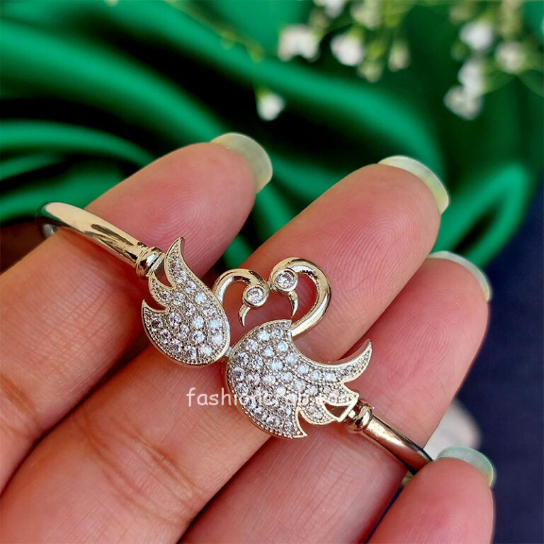 Cubic Zirconia Swan Shaped Bracelet for Women