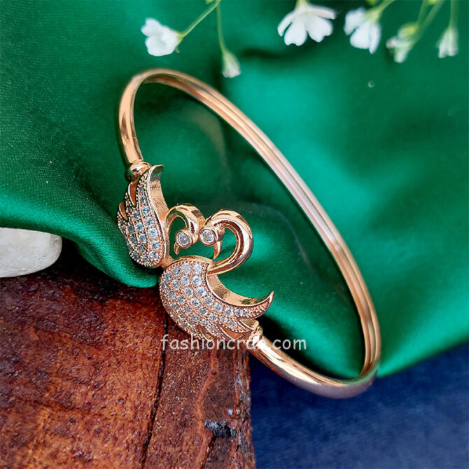 Rose Gold Swan Shaped Bracelet for Women Rose Gold Swan Shaped Bracelet for Women