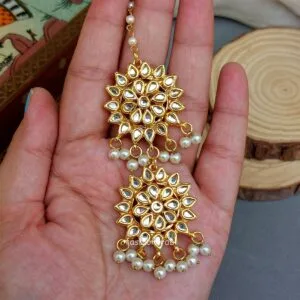 Shriya Kundan MaangTikka