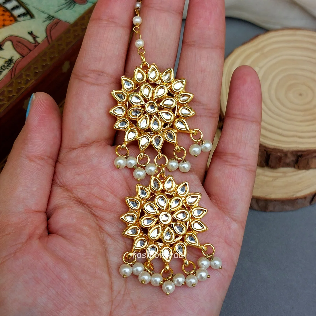 Shriya Kundan MaangTikka