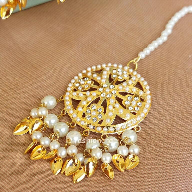Traditional Punjabi Pipal Patti Tikka Set - White