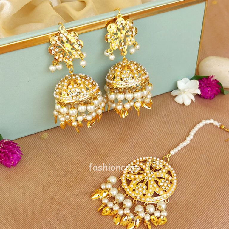 Traditional Punjabi Pipal Patti Tikka Set - White
