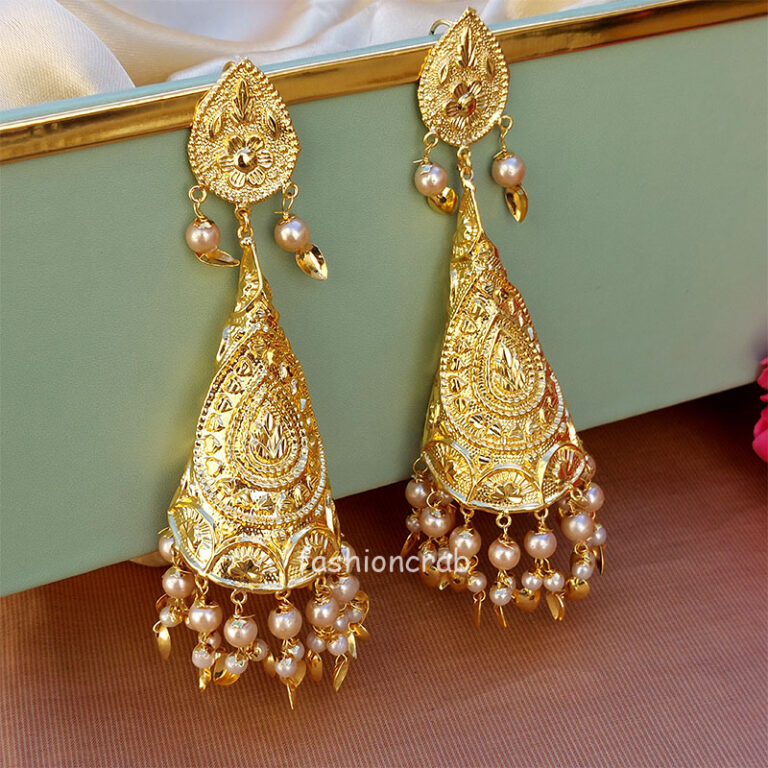 Cone Shape Punjabi Earring with Maangtikka