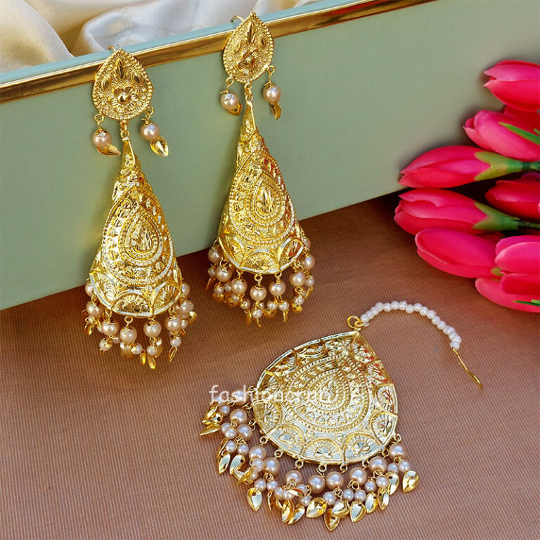 Cone Shape Punjabi Earring with Maangtikka