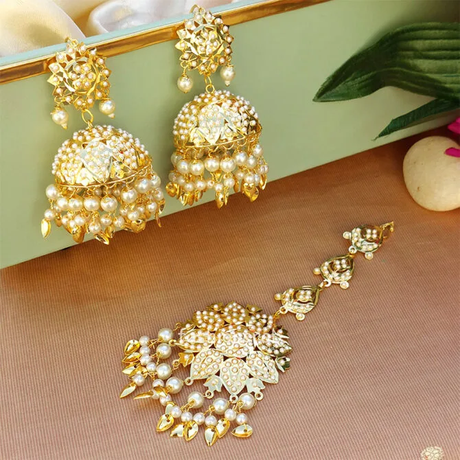 Handmade Punjabi Jhumka Earrings with Maangtikka Handmade Punjabi Jhumka Earrings with Maangtikka
