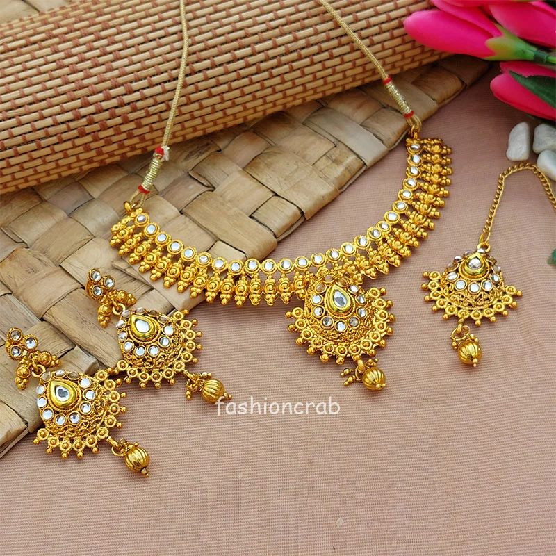 Gold Toned Kundan Choker Set for Wedding