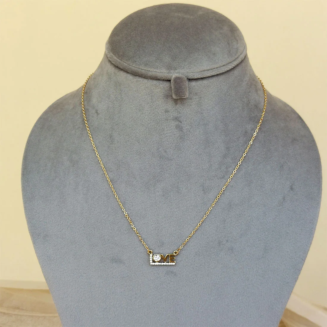 Golden Colour Love Pendant Chain for Girlfriend