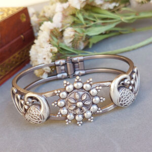 Silver Look Alike Adjustable Bracelet for Party