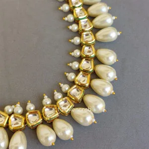 Aalizah Kundan Jewellery Set