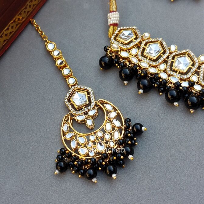 Sana Kundan Necklace Set - Black
