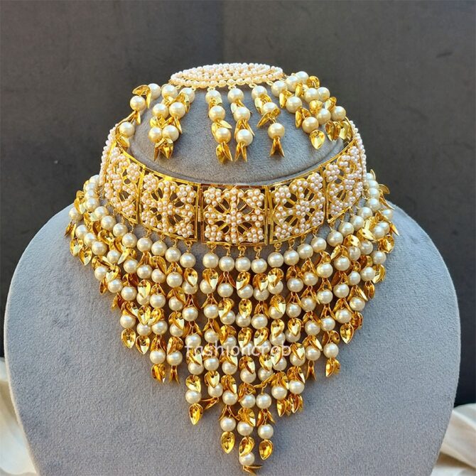 Sonam Bajwa Jewellery Set - White