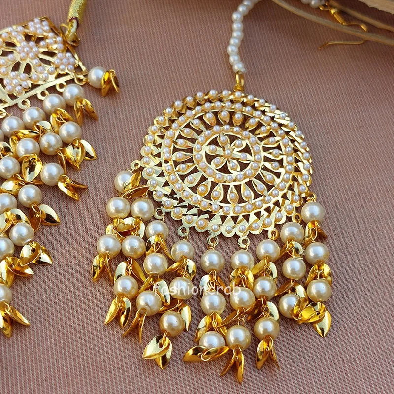 Sonam Bajwa Jewellery Set - White