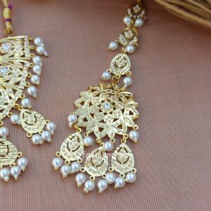 White Color Jadau Jewellery Set