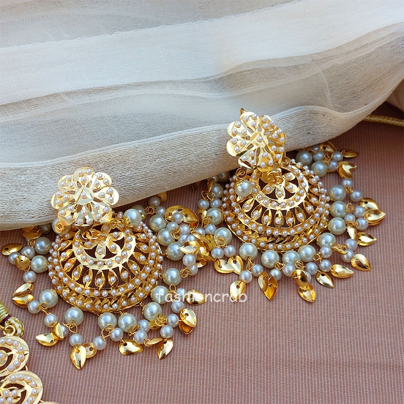 White Jadau Choker Set for Wedding