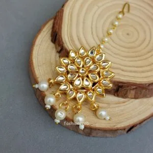 Raashi Kundan Maang Tikka Set