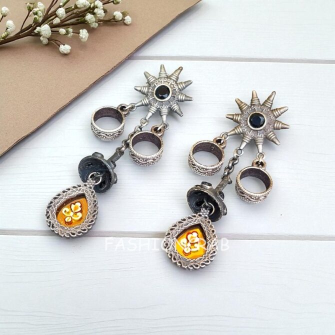 Amy Brass Earrings - Black