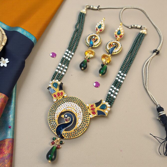Green Long Necklace Green Long Necklace